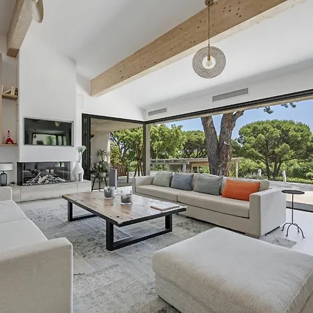 Luxurious In With Pool Tatil Evi